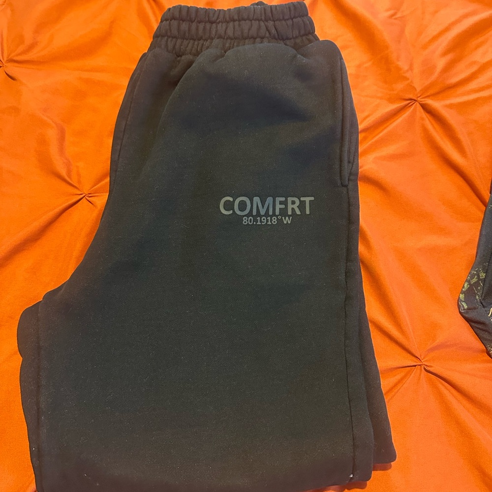 COMFRT Black Men's Sweatpants